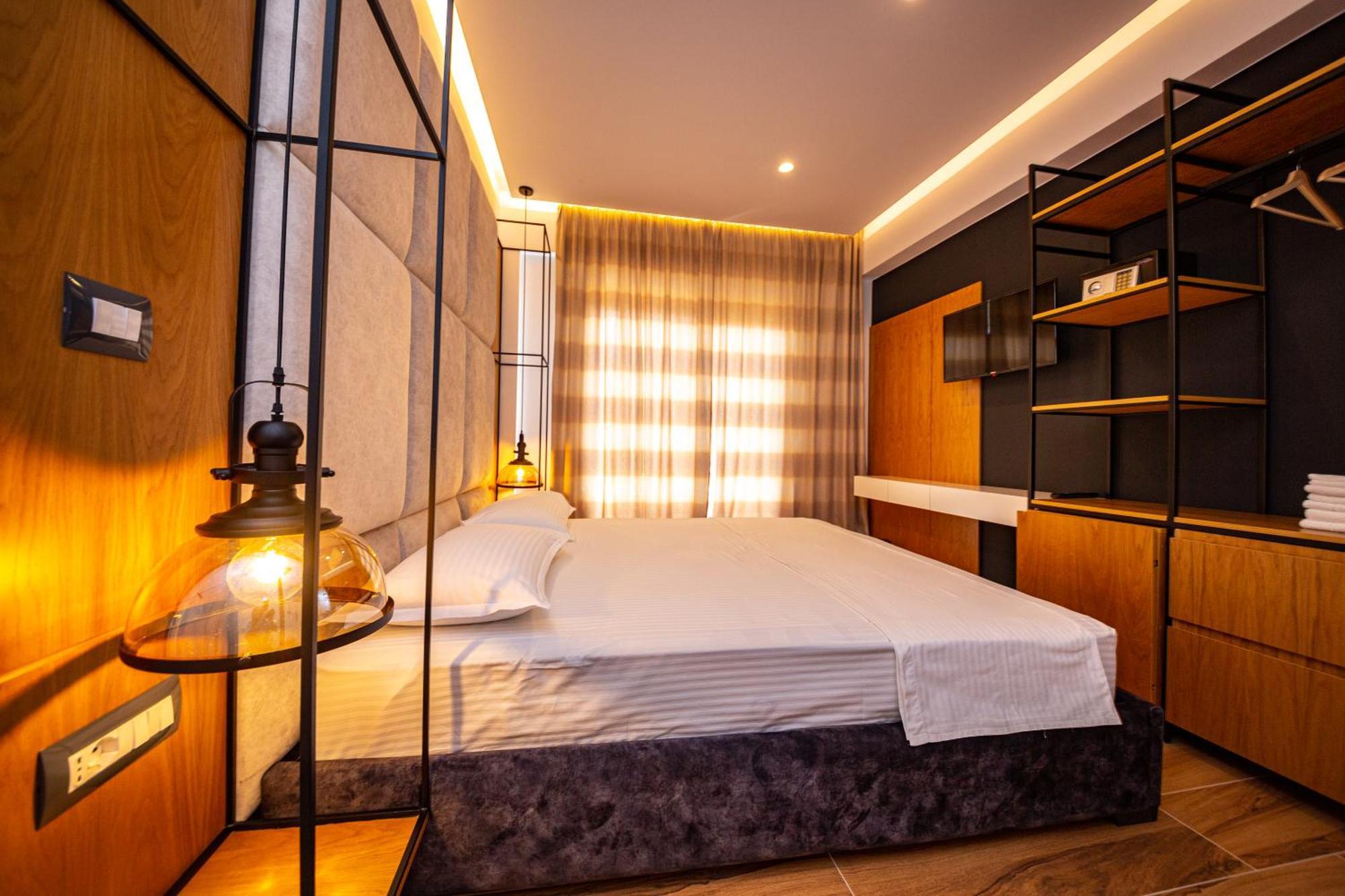 Adani Ksamil Phòng bức ảnh